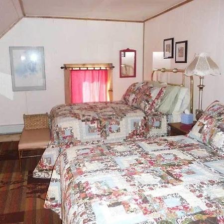 The Twin Lakes Inn Bagian luar foto