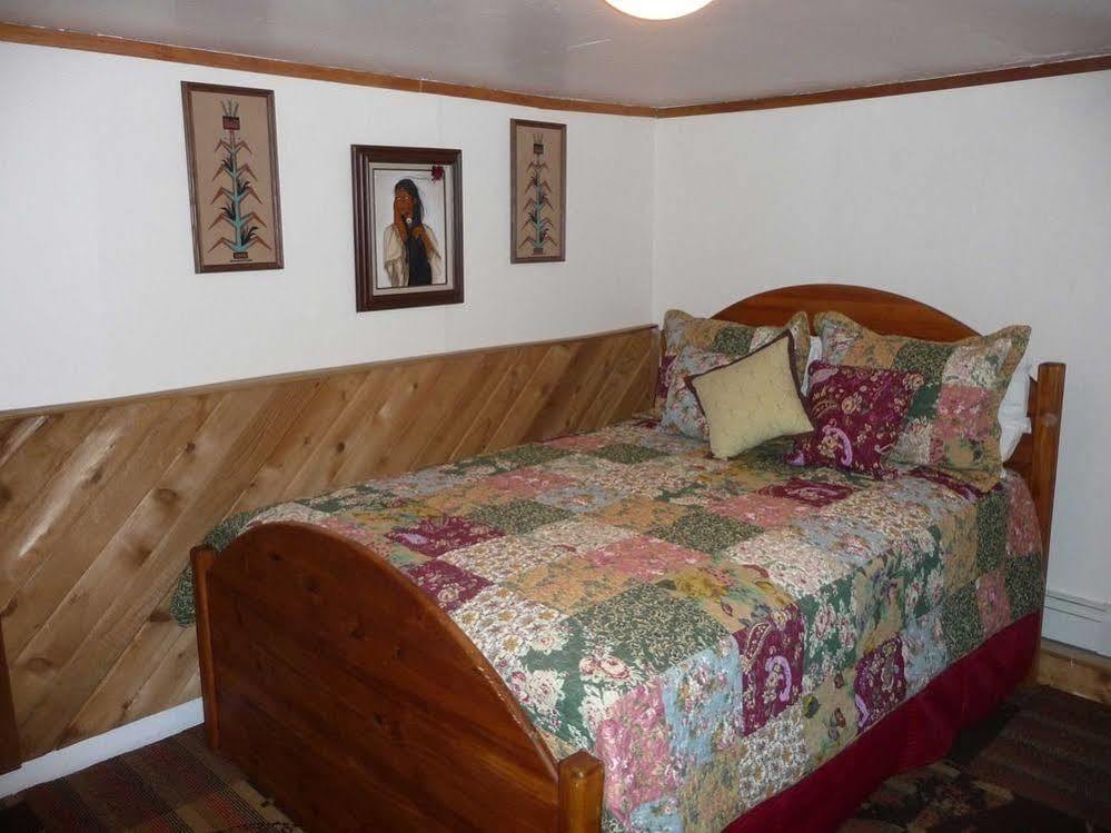 The Twin Lakes Inn Bagian luar foto