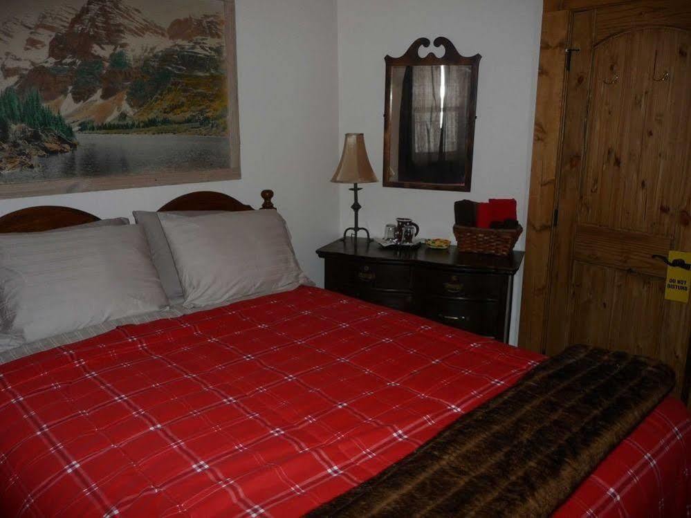 The Twin Lakes Inn Bagian luar foto