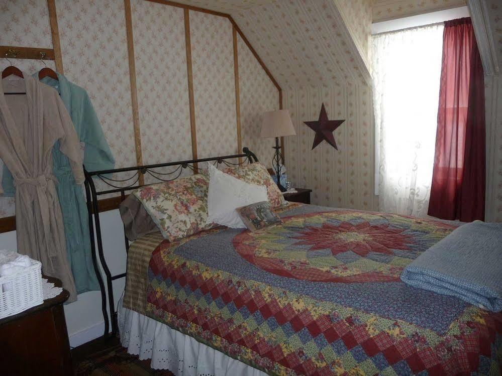 The Twin Lakes Inn Bagian luar foto